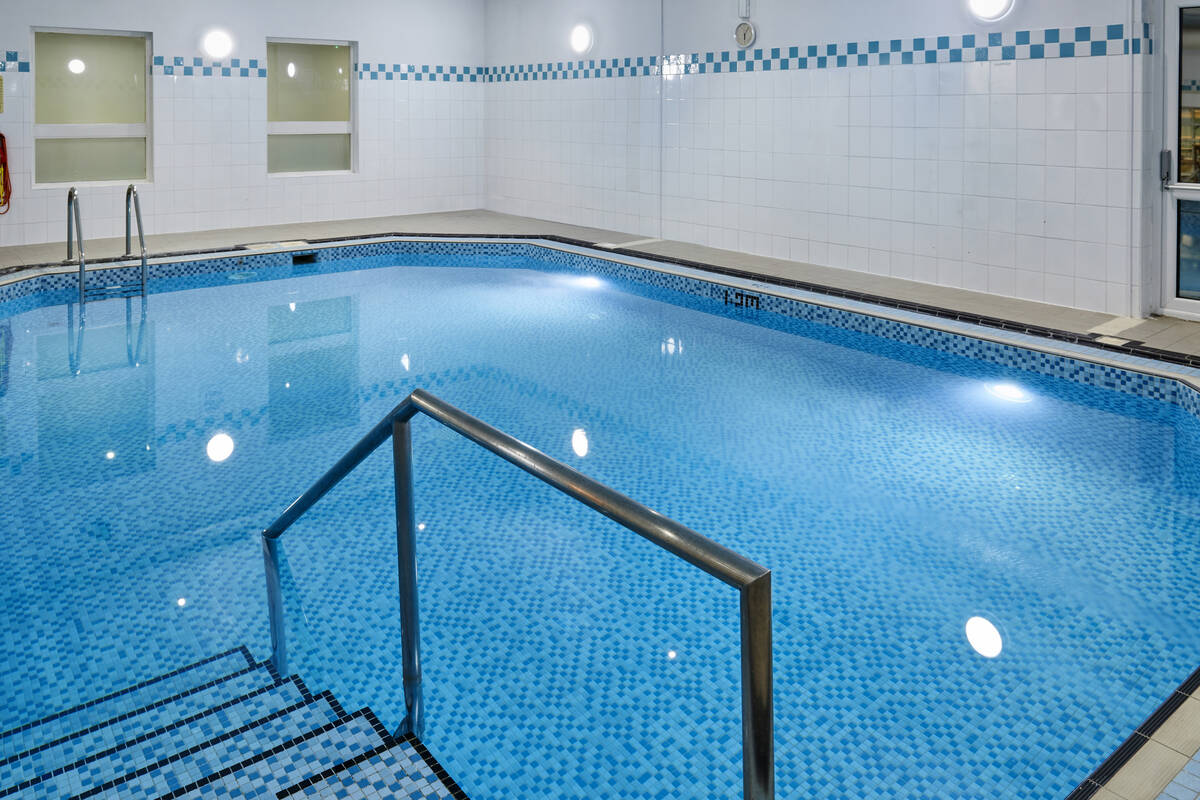 Holiday Inn Leeds Garforth Swimming Pool.